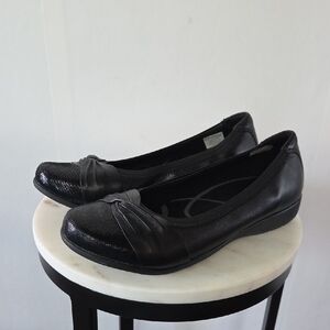 Aravon Black Leather Knot-Detail Slip-On Flats Size 9.5